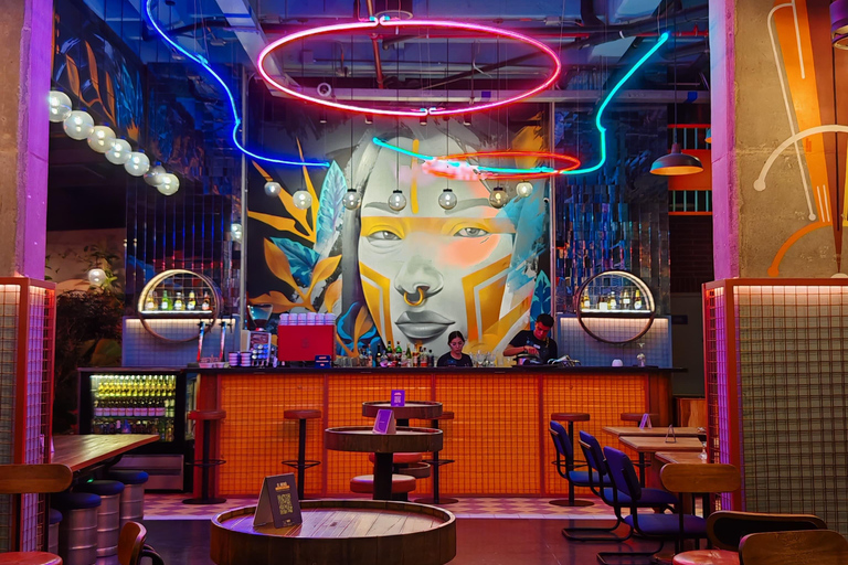 Medellín: Poblado Rooftops and Local Clubs Tour with Shots