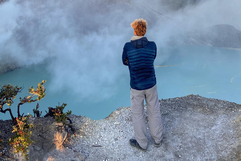 Banyuwangi: Escursione di un giorno al Monte Ijen con visita guidata al fuoco blu di mezzanotte