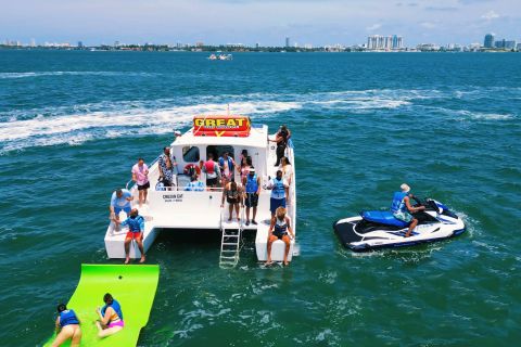 Miami: Katamaran-Kreuzfahrt mit Wassersportpaket und Party
