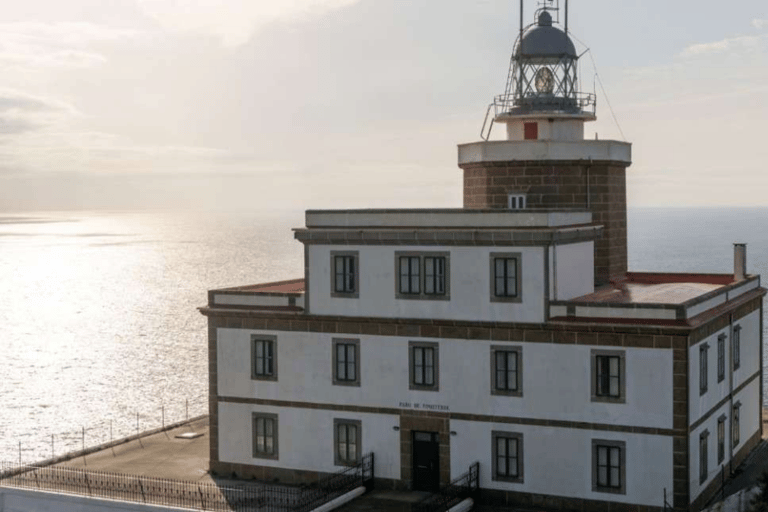 Visita o Finisterra e as aldeias costeiras a partir de Santiago de Compostela