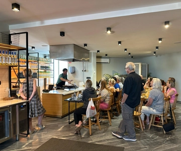 Seville: Paella Showcooking Experience