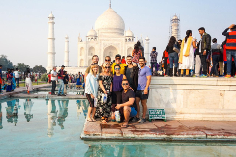 Z Agry: Taj Mahal Sunrise and Agra Fort Private TourWycieczka z biletami wstępu