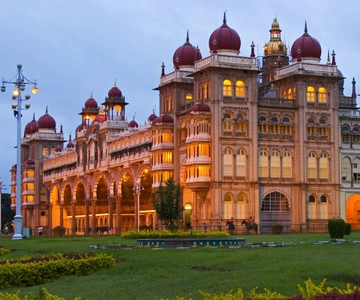 Explore Mysore: Palatial Grandeur & Vibrant Markets