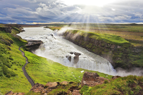 Iceland’s Iconic Landmarks: A 5-Day Ring Road AdventureWithout Extra Options