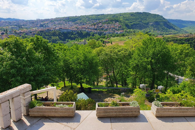 De Bucarest: excursion privée d'une journée à Basarabovo et Veliko Tarnovo