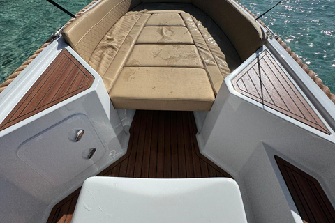 Mandelieu-la-Napoule: Luxury Boat Rental Without a License Mandelieu - 8-hour luxury boat rental without a license (6 people)