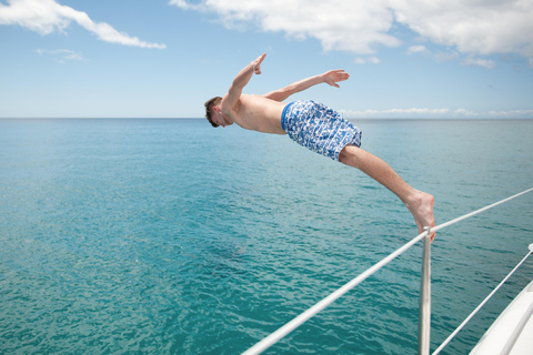 Fuerteventura: Catamarán navegación vela. Máximo 10 personasHappy Day Tour