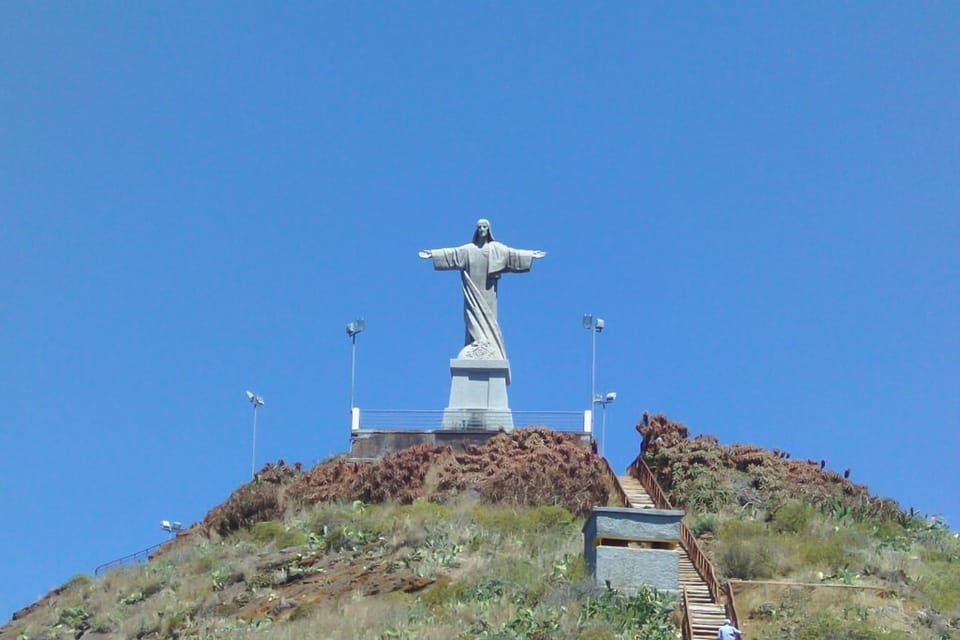 Visita Guiada En Tuk Tuk Por Garajau Y Cristo Rei En Funchal Getyourguide