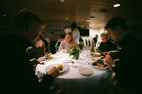 Tromsø: 24 ore di crociera per avvistare le balene e l&#039;aurora boreale