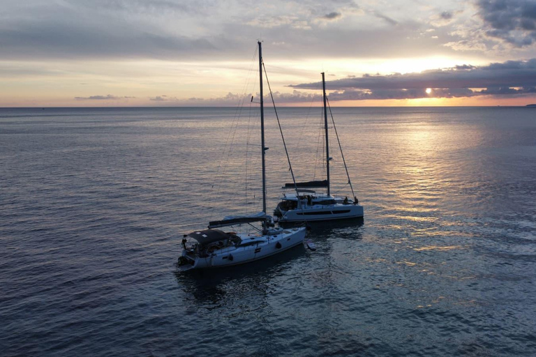 Palma: Sunset Sailing Trip with Tapas and Paddleboard