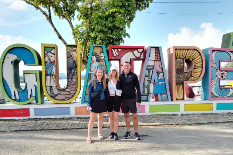 Medellín: Guatape Day Tour Śniadanie, rejs, Piedra Peñol