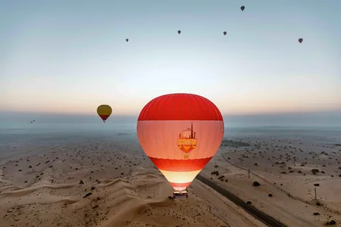 Dubai: Varmluftsballon, ørkensafari og quadbike-tur