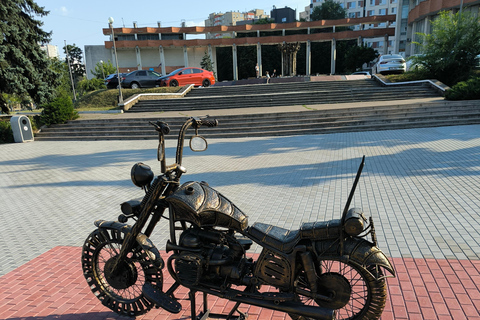 Walking Tour with Wine & Soviet Flea Market Visit - Chisinau