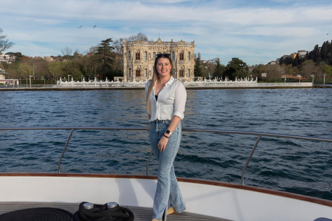 Istanbul: Bosphorus Sunset Cruise with Snacks and Wine Istanbul: Bosphorus Sunset Cruise without Wine