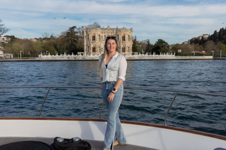 Istanbul: Bosphorus Sunset Cruise with Snacks and Wine Istanbul: Bosphorus Sunset Cruise without Wine