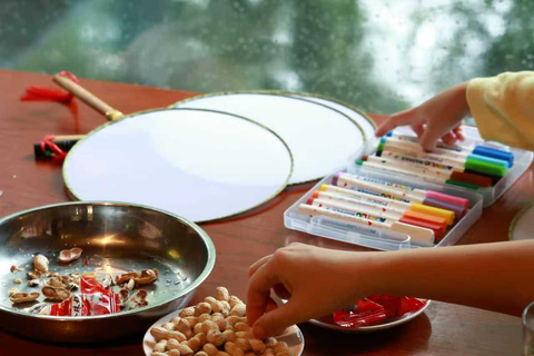 A classic half-day cruise on West Lake Bilingual Service：West Lake & Broken Bridge &Sculling Boat