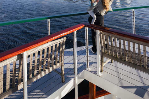 Crociera nel fine settimana nel centro di Boston Harbor con brunchCrociera brunch del fine settimana a bordo della classica &quot;aurora boreale&quot;