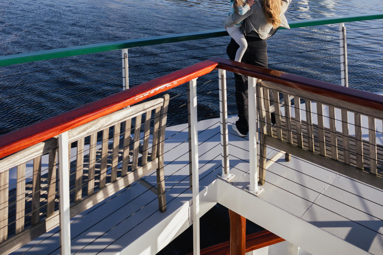 Crociera nel fine settimana nel centro di Boston Harbor con brunchCrociera brunch del fine settimana a bordo della classica &quot;aurora boreale&quot;