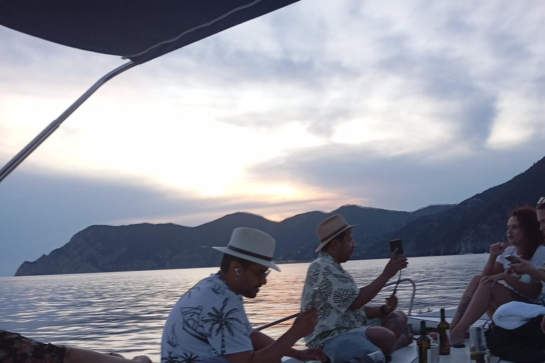 Vernazza: morning tour-afternoon-sunset aperitiv cruise tour 2-Hour Tour