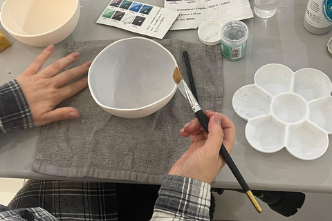 Zurich: Porcelain Painting Workshop with Local Artist