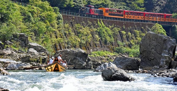 Kyoto: Sagano Romantic Train and Hozugawa River Boat Tour