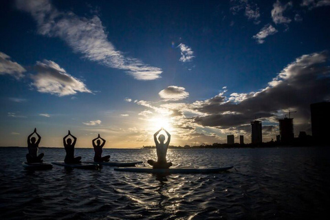 Honolulu: Zonsondergang SUP Yoga les