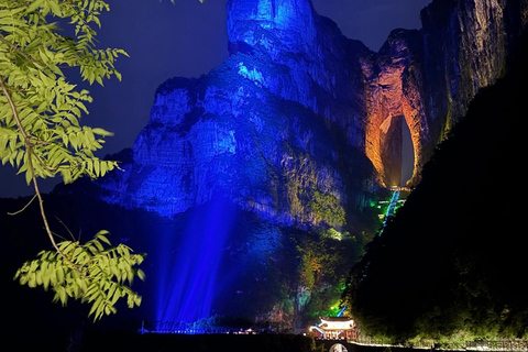 تشانغجياجيه: جولة ليلية في جبل تيانمن مع عرض ضوئيNight Tour to Tianmen Mountain
