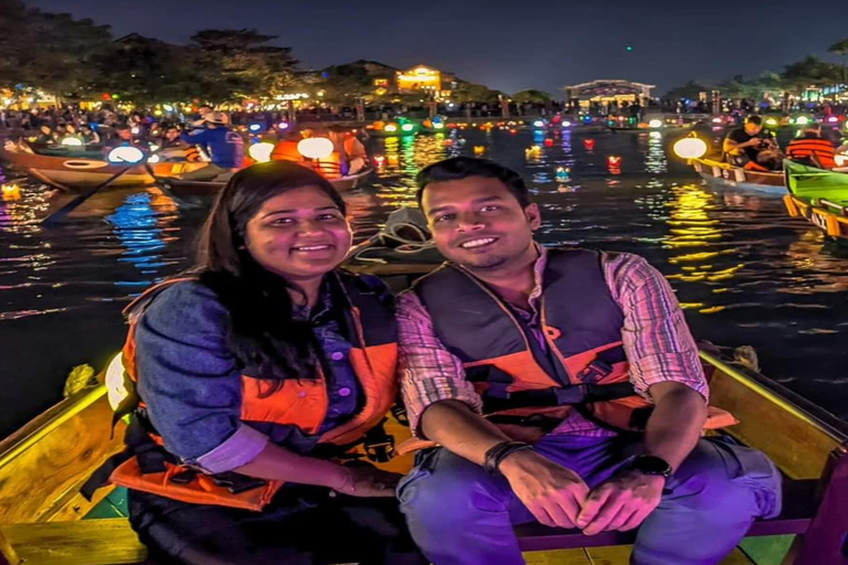 Hoi An : Lantern Boat Trip with flower Lanterns . Hoi An Lantern Boat Trip