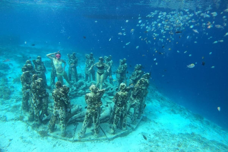 Gili Air : Snorkelen zwemmen met schildpad &amp; standbeeld