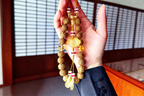 Beijing: Chinese Fragrant Bracelet Making