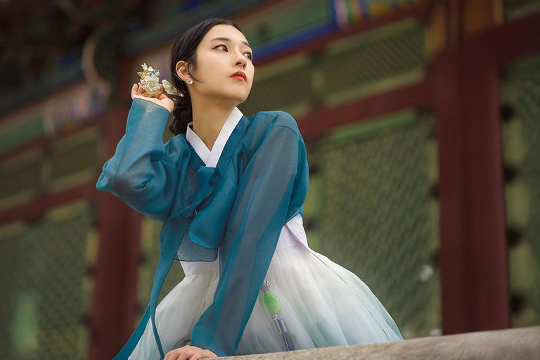 Seoul: Modern Hanbok Dress Photoshoot Gyeongbokgung Palace