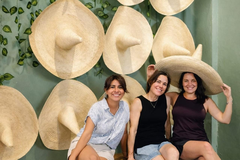 San Salvador Walking Tour:History & Local Food Experience