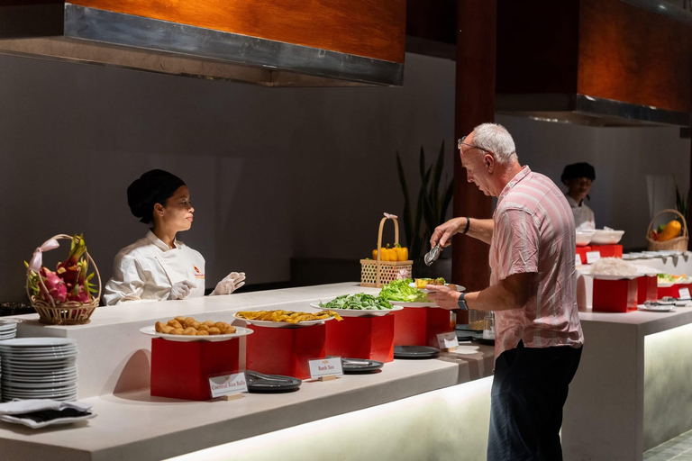 Siem Reap: Apsara Dance Show and Dinner with Hotel transfers