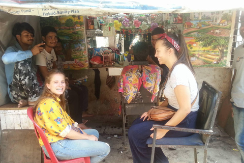 Mumbai: Visita a los barrios bajos de Dharavi Grupo reducido de Local-Support LocalPaseo por la barriada de Dharavi de la mano de un lugareño