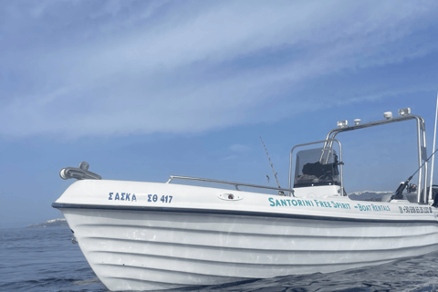 Santorini: Aluguel de barco sem licença com equipamento de mergulho com snorkel