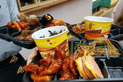 Gyeongbok-gung and Seochon walking tour with coin lunchbox Gyeongbok-gung & Seochon Walking Tour (Hanbok Experience)