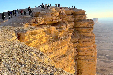 Riyadh: Edge of the World Hike &amp; Gazelle Sanctuary 4WD Tour