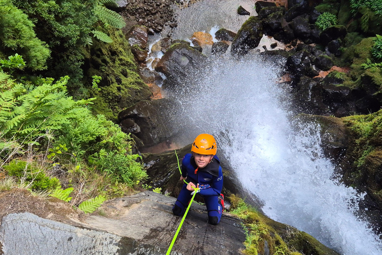 Canyoning en hauteur : circuit de canyoning de niveau moyen à élevéCanyoning de haut niveau : circuit de canyoning de niveau moyen à élevé