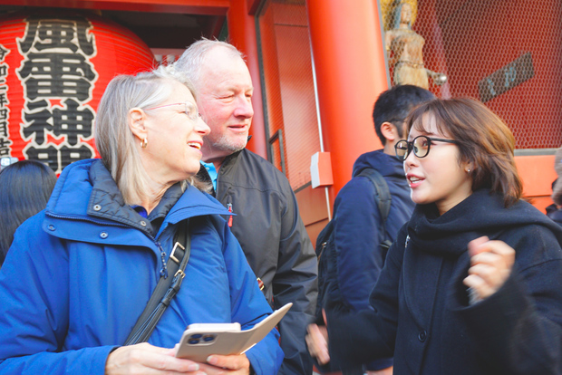 Tokyo: tour a piedi del tempio e del santuario di Asakusa con guida locale