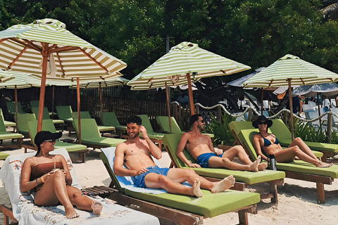 Cartagena: Rosario Islands Mantas Beach Club by Boat & Lunch VIP Beach Bed Experience