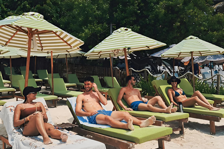 Cartagena: Rosario Islands Mantas Beach Club by Boat & Lunch VIP Beach Bed Experience