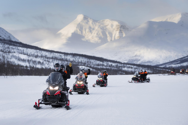 Tromsø: Fortgeschrittene Schneemobiltour mit Essen und Transfer