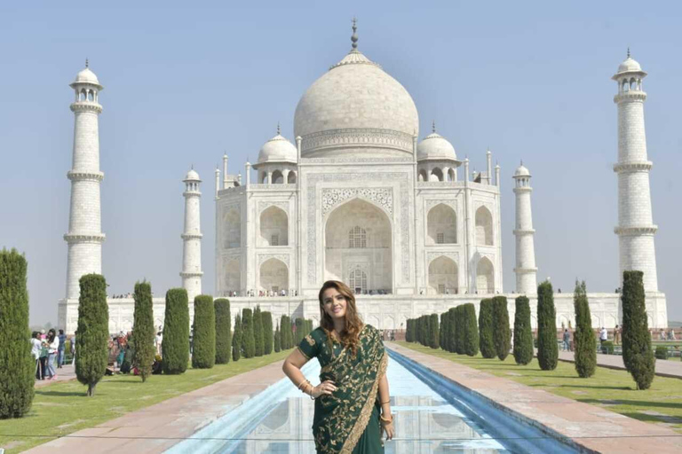 Dagsutflykt till Taj Mahal i en SUV-bil med alternativ.Dagsutflykt till Taj Mahal i en SUV-bil + guide
