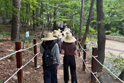 Busan: Saturday Temple Meditation & Tea Ceremony Tour Busan: Beomeosa Temple Meditation & Tea Ceremony Tour