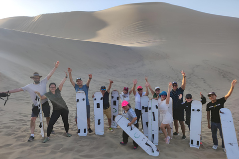 Lima: escursione di un giorno all&#039;oasi di Paracas e Huacachina con vino e dune