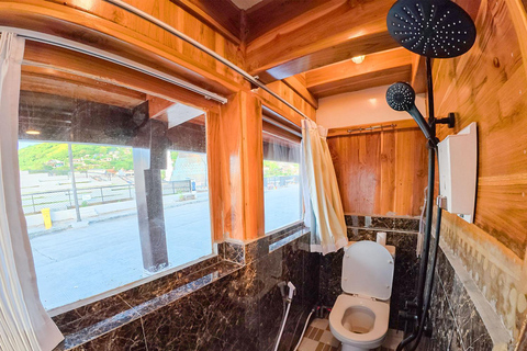 Lombok to Komodo 4D3N Sailing Adventure Gili Room: Queen bed + 2x Single bunkbed