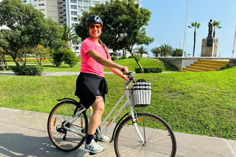 Lima: Miraflores & Barranco Guided Bike Tour