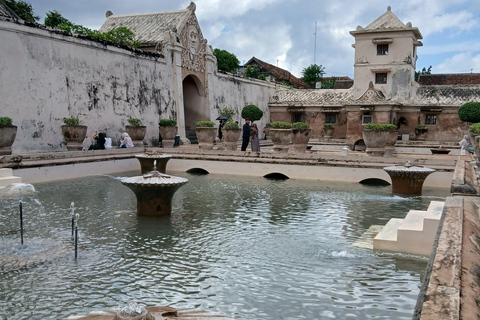 Yogyakarta: City Tour with Palace, Batik, and Keris