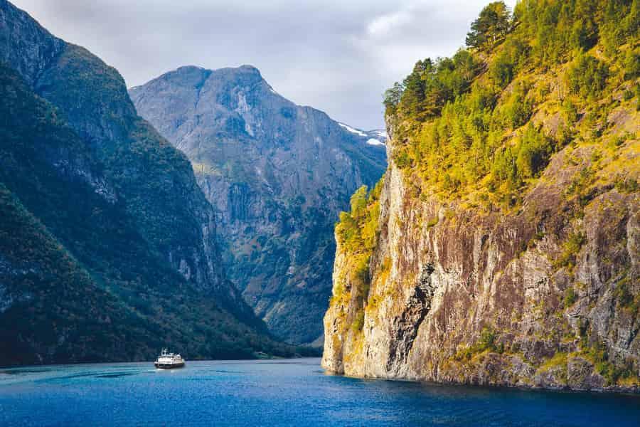 Flåm: Klassische Fjord-Bootsfahrt auf dem Nærøyfjord (UNESCO). Foto: GetYourGuide Flåm: Klassische Fjord-Bootsfahrt auf dem Nærøyfjord (UNESCO). Foto: GetYourGuide