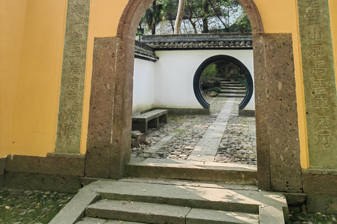 Hangzhou: Customized Tour with Local Guide